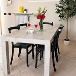 Apartment Motti Quadri